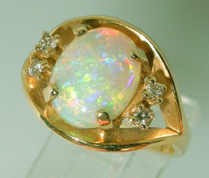 PRECIOUS OPAL/14 k GOLD RING W/DIAMONDS – (Australia) (Some care, N)